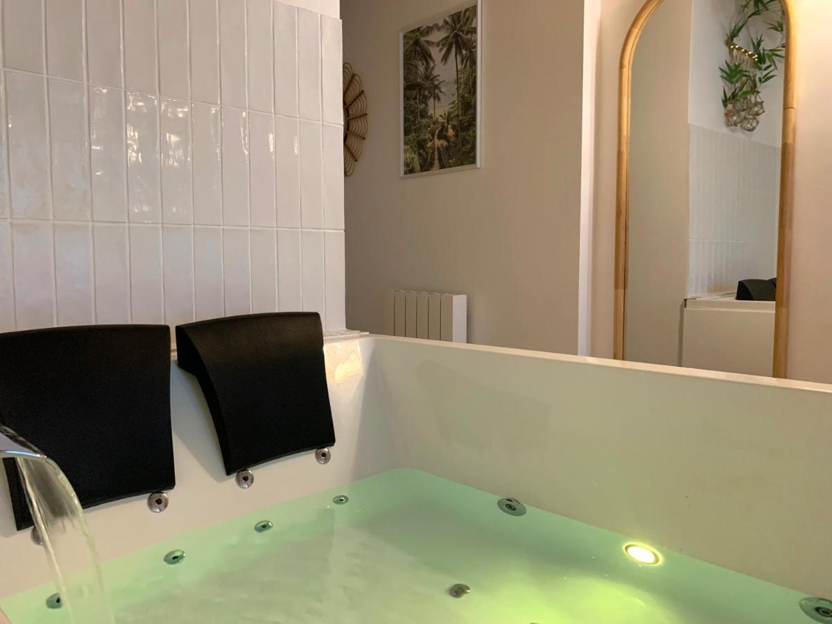 Bali Serenity Balneo Et Lit Rond Lagnieu Exteriör bild