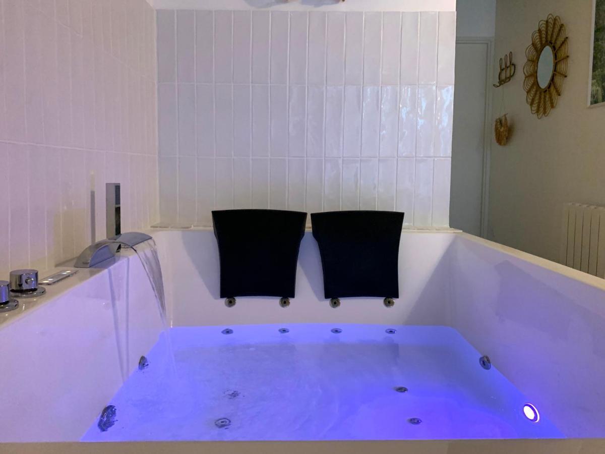 Bali Serenity Balneo Et Lit Rond Lagnieu Exteriör bild