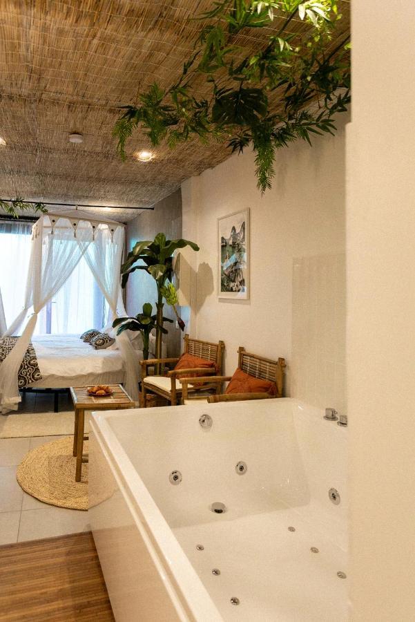 Bali Serenity Balneo Et Lit Rond Lagnieu Exteriör bild