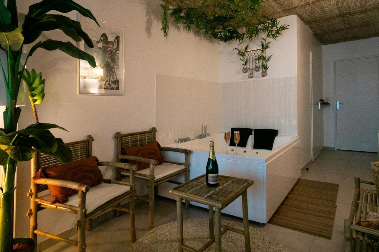 Bali Serenity Balneo Et Lit Rond Lagnieu Exteriör bild
