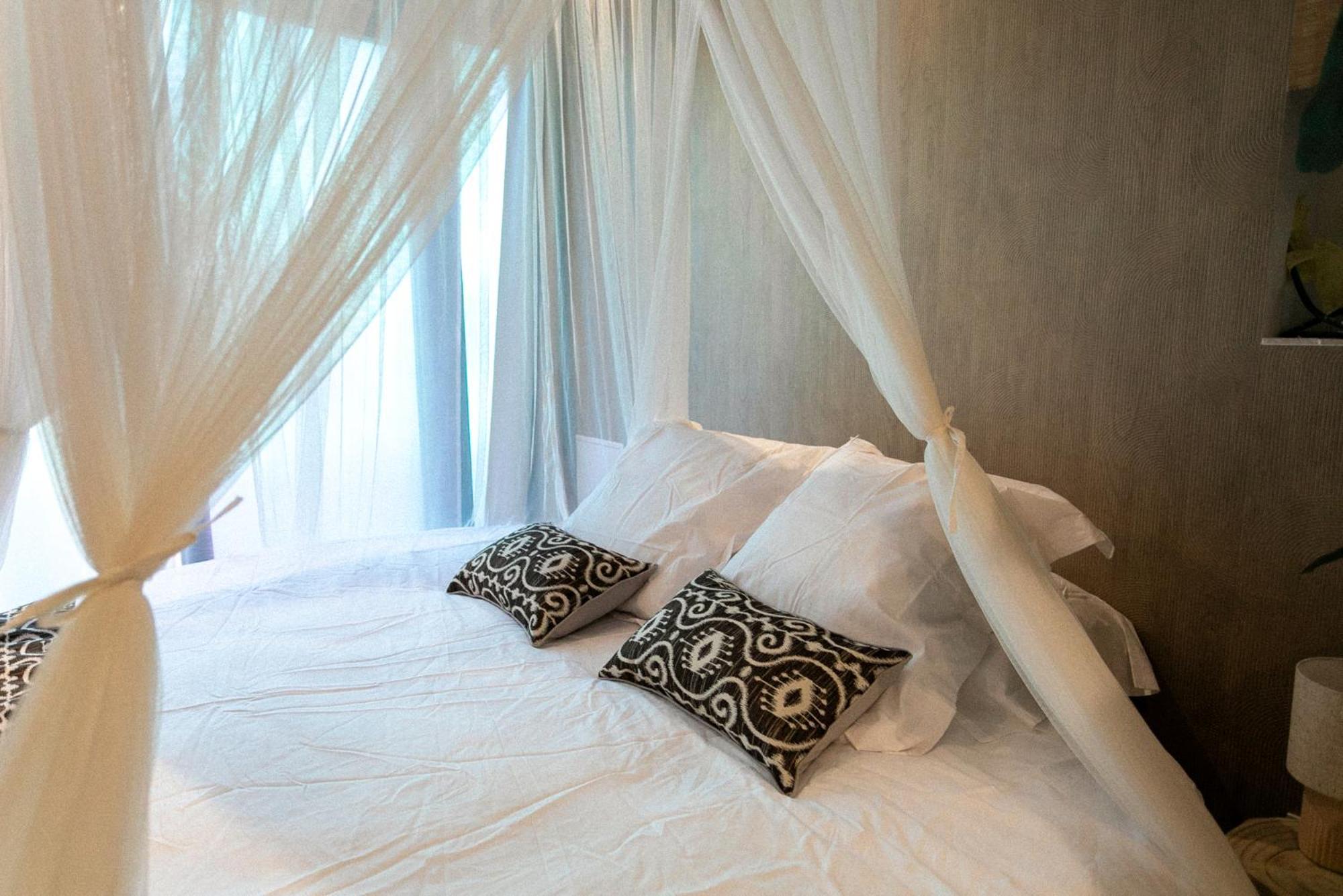 Bali Serenity Balneo Et Lit Rond Lagnieu Exteriör bild